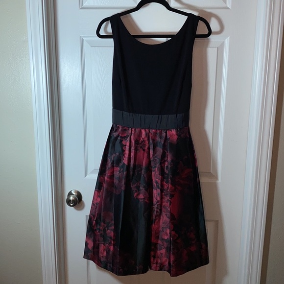 Women’s Floral Black and Red Dress Special Event Size 16 Dress Barn Side Pockets - Picture 8 of 8